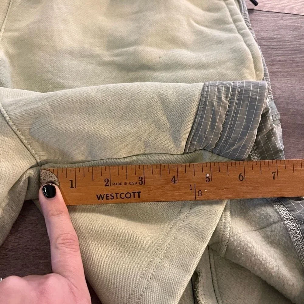Air Jordan‎ Green Athletic Workout Shorts Men Small Bin L-22